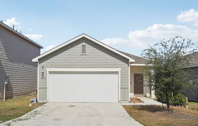 3-bedroom rental at 14359 Elkhorn in San Antonio, TX — photo 2