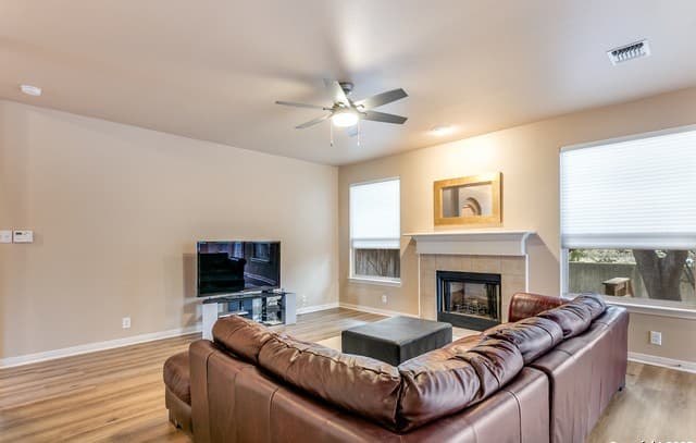 5-bedroom rental at 19706 Ranch Meadow in San Antonio, TX — photo 3