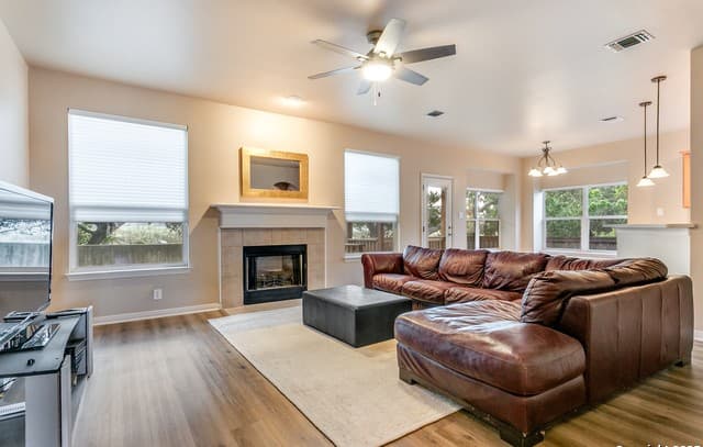 5-bedroom rental at 19706 Ranch Meadow in San Antonio, TX — photo 4