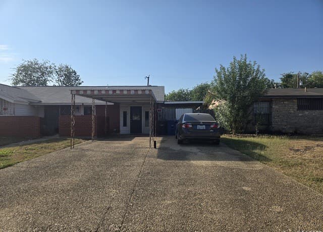 3-bedroom rental at 7518 Westshire in San Antonio, TX — photo 1