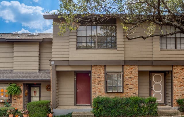 2-bedroom rental at 11815 Vance Jackson Unit 1605 in San Antonio, TX — photo 1