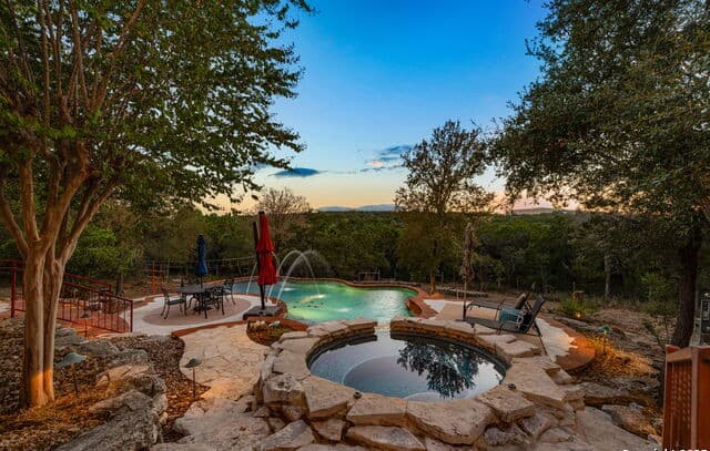 4-bedroom rental at 23 Nopalito in San Antonio, TX — photo 2