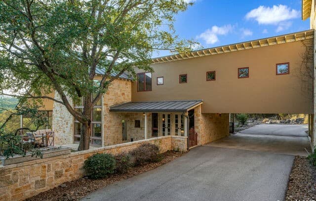4-bedroom rental at 23 Nopalito in San Antonio, TX — photo 4