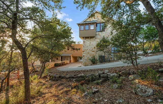 4-bedroom rental at 23 Nopalito in San Antonio, TX — photo 5