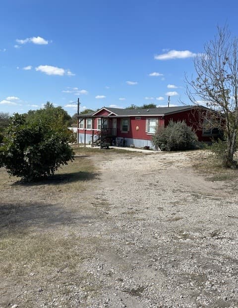 Home for sale at 538 County Road 4510 in Hondo, TX — photo 3