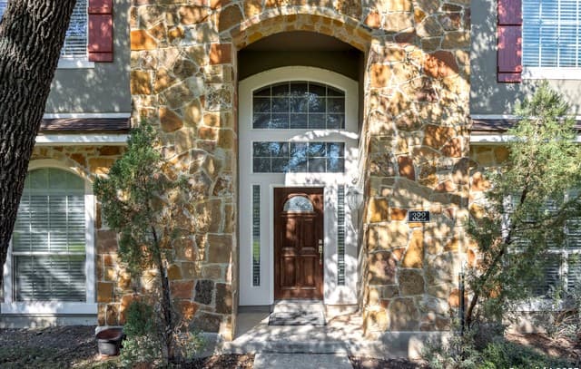 5-bedroom rental at 322 Eugene Sasser in San Antonio, TX — photo 2