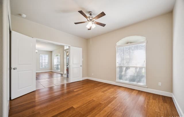 5-bedroom rental at 322 Eugene Sasser in San Antonio, TX — photo 4