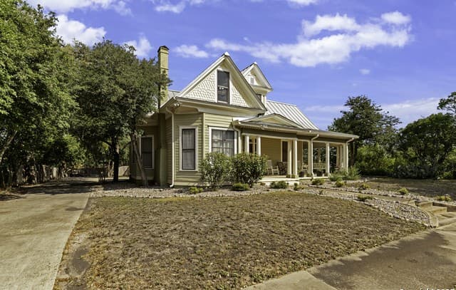 3-bedroom rental at 406 Tilden in Kenedy, TX — photo 2