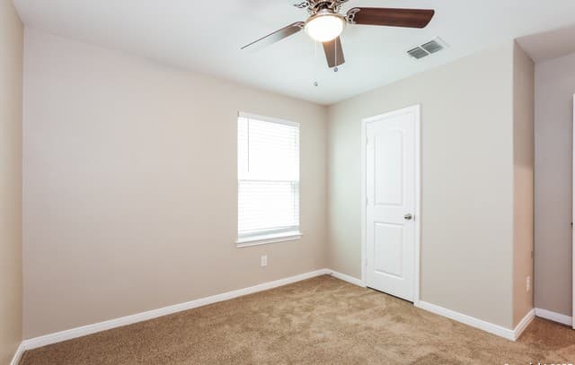 3-bedroom rental at 3215 Rosalind Way in San Antonio, TX — photo 3