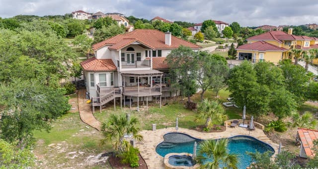 5-bedroom rental at 718 Ruidosa Downs in Helotes, TX — photo 2