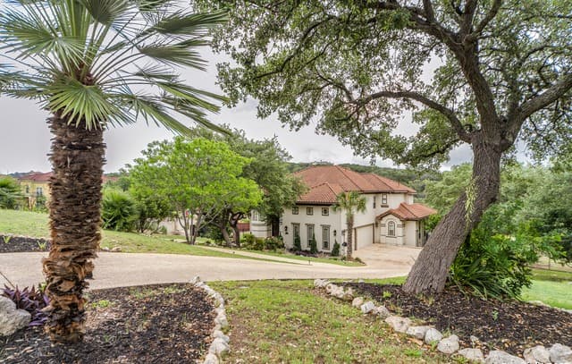 5-bedroom rental at 718 Ruidosa Downs in Helotes, TX — photo 5