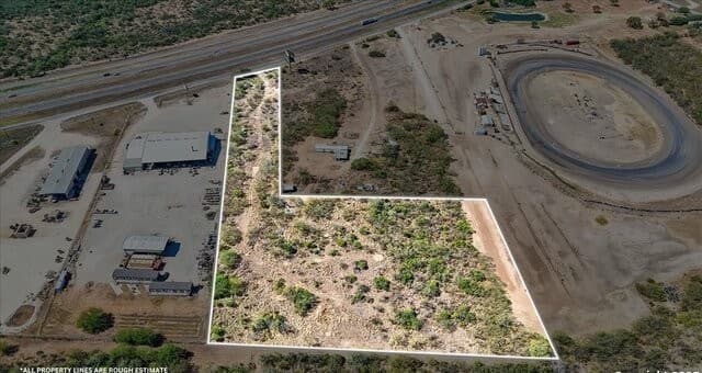 rental at 215859 Ih 37 in Pleasanton, TX — photo 1