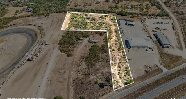 rental at 215859 Ih 37 in Pleasanton, TX — photo 5