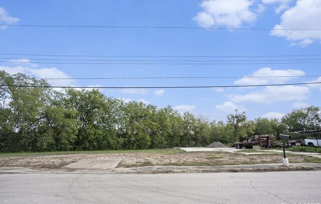 rental at 306 41st in San Antonio, TX — photo 2