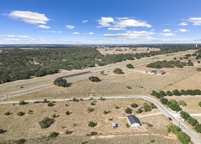 rental at LOT 223 CR 6723 Ih 35 N in Natalia, TX — photo 4