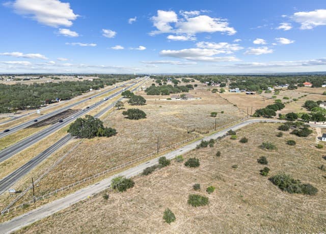 rental at LOT 223 CR 6723 Ih 35 N in Natalia, TX — photo 5
