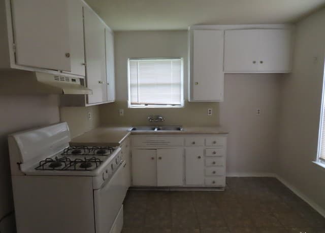 2-bedroom rental at 4306 Redstone Dr in San Antonio, TX — photo 3