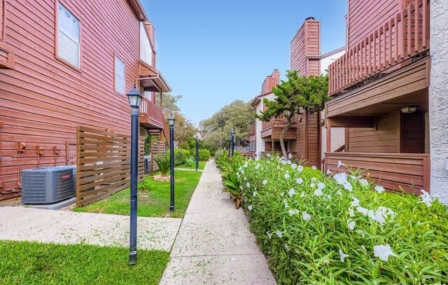 1-bedroom rental at 10527 Perrin Beitel Unit A212 in San Antonio, TX — photo 2