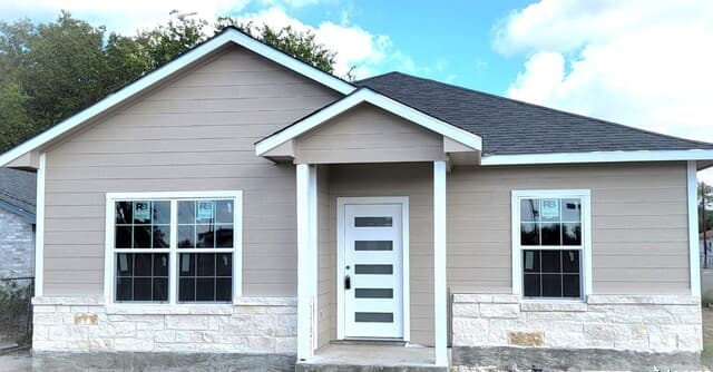 3-bedroom rental at 595 Morningview Dr. in San Antonio, TX — photo 1