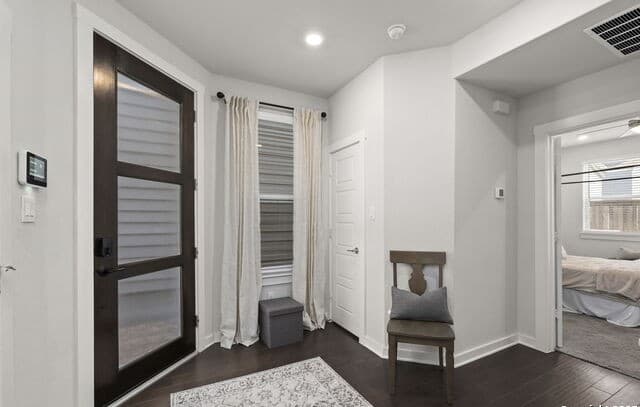 3-bedroom rental at 5843 Whitby Unit UNIT 44 in San Antonio, TX — photo 4