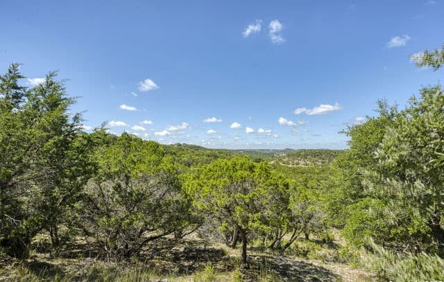 3-bedroom rental at 305 Spanish Pass in Boerne, TX — photo 5