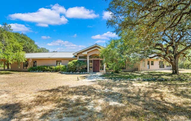 3-bedroom rental at 4025 Marion in Marion, TX — photo 2