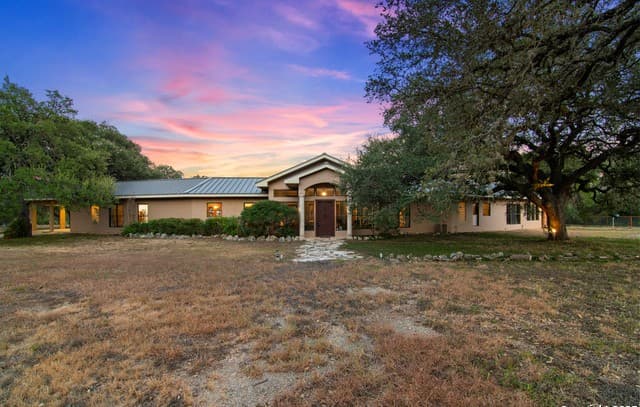 3-bedroom rental at 4025 Marion in Marion, TX — photo 5