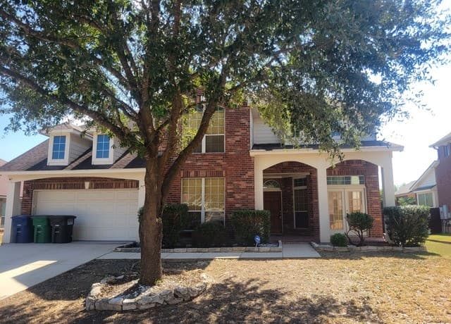 4-bedroom rental at 718 Desert Blf in San Antonio, TX — photo 2