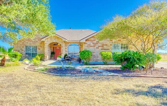 4-bedroom rental at 15260 Miller Rd in St Hedwig, TX — photo 4