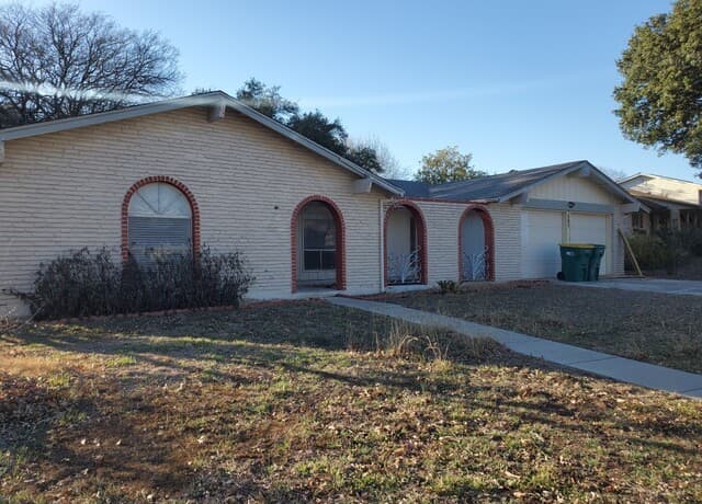 3-bedroom rental at 10611 Apple Springs in Universal City, TX — photo 1