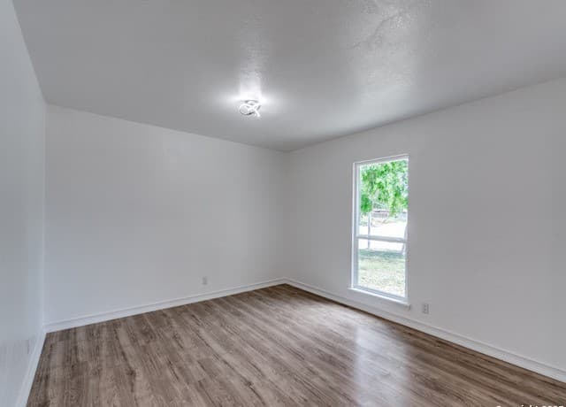 4-bedroom rental at 203 Lynhaven in San Antonio, TX — photo 5
