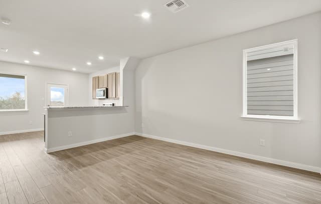 4-bedroom rental at 13624 Helton Pass in St Hedwig, TX — photo 5