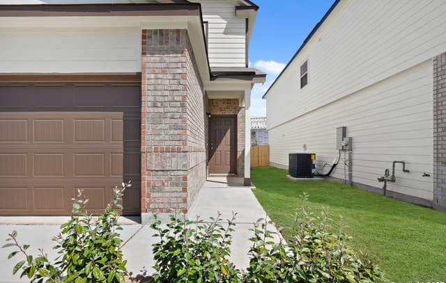 4-bedroom rental at 4946 Blue Ranch in San Antonio, TX — photo 3
