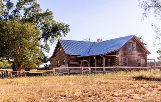 3-bedroom rental at 387 Schmidtzinsky in Fredericksburg, TX — photo 1