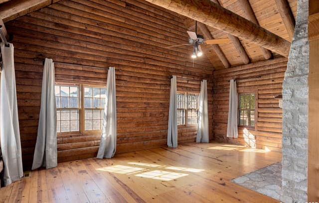 3-bedroom rental at 387 Schmidtzinsky in Fredericksburg, TX — photo 2