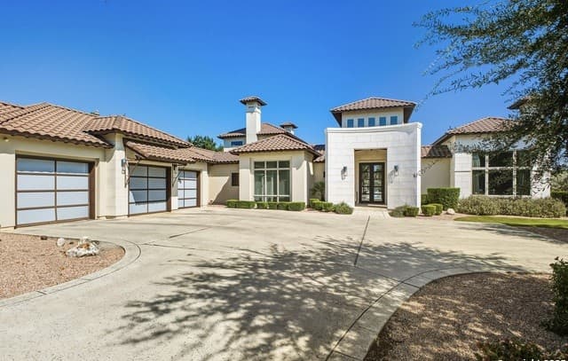 5-bedroom rental at 106 Wellesley in Shavano Park, TX — photo 4