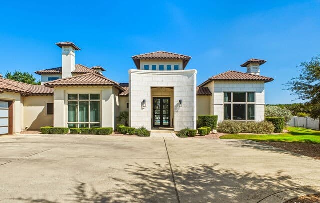5-bedroom rental at 106 Wellesley in Shavano Park, TX — photo 5