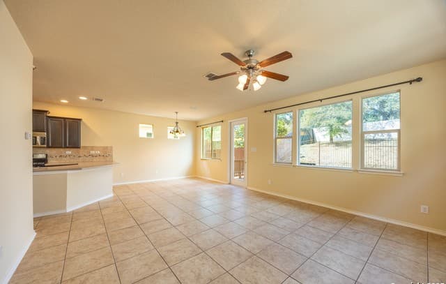 3-bedroom rental at 1323 Nicholas Manor in San Antonio, TX — photo 3