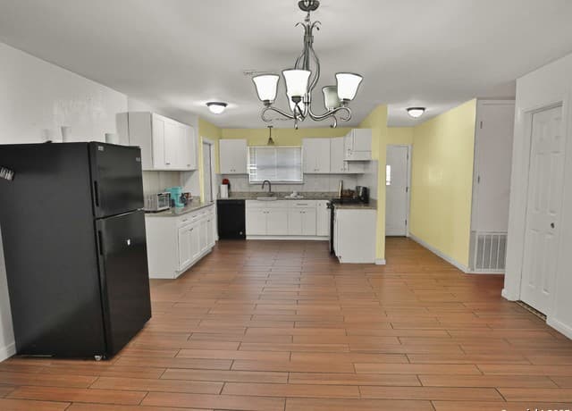 4-bedroom rental at 218 Stimmel in San Antonio, TX — photo 4