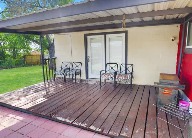 4-bedroom rental at 218 Stimmel in San Antonio, TX — photo 5