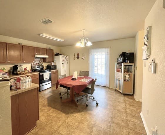 3-bedroom rental at 910 Absolon Farm in San Antonio, TX — photo 3