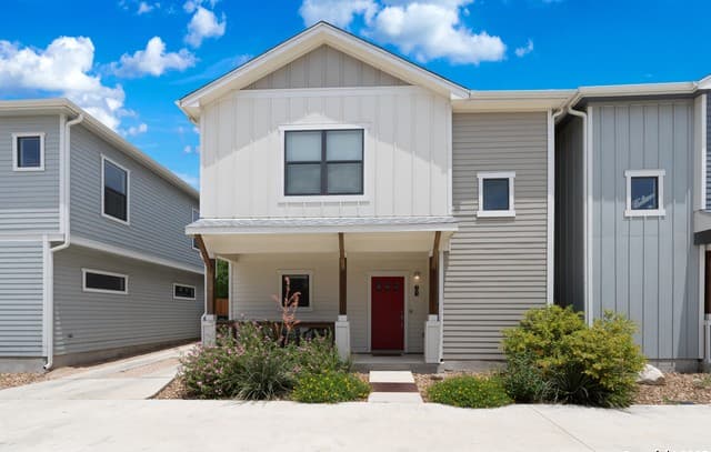 3-bedroom rental at 210 Utah Unit UNIT 701 in San Antonio, TX — photo 1