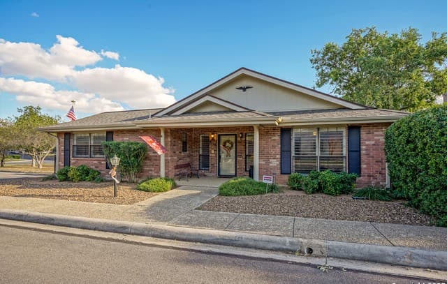 3-bedroom rental at 6118 Crescent Falls in Windcrest, TX — photo 1