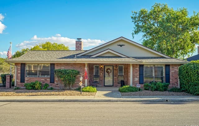 3-bedroom rental at 6118 Crescent Falls in Windcrest, TX — photo 5