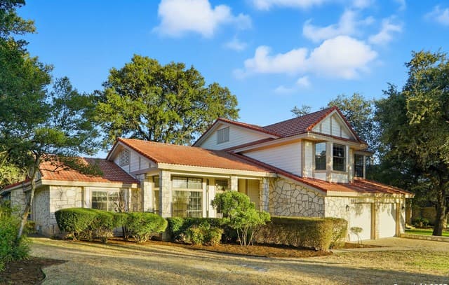 4-bedroom rental at 16102 Santa Cathrena in San Antonio, TX — photo 1