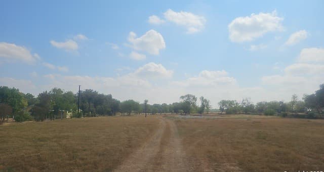 rental at 18000 Wisdom Rd in Lytle, TX — photo 5