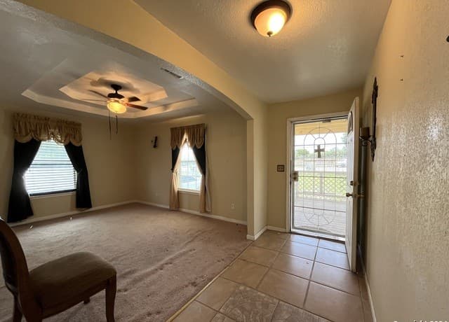 3-bedroom rental at 1243 Gillette Blvd in San Antonio, TX — photo 4