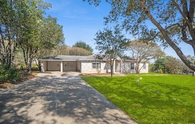3-bedroom rental at 245 Bluffcreek in La Vernia, TX — photo 2