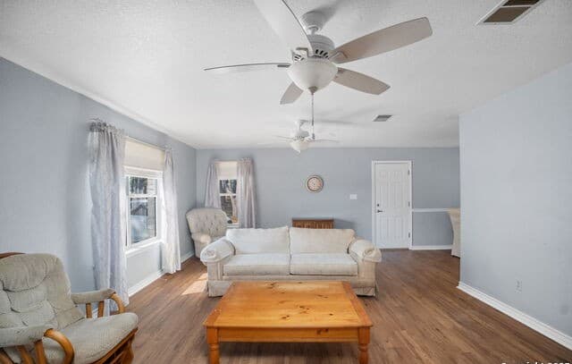 3-bedroom rental at 245 Bluffcreek in La Vernia, TX — photo 5