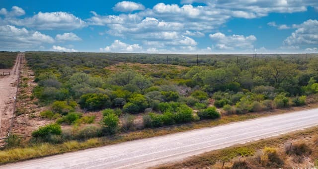 rental at 291 County Road 1670 in Moore, TX — photo 1